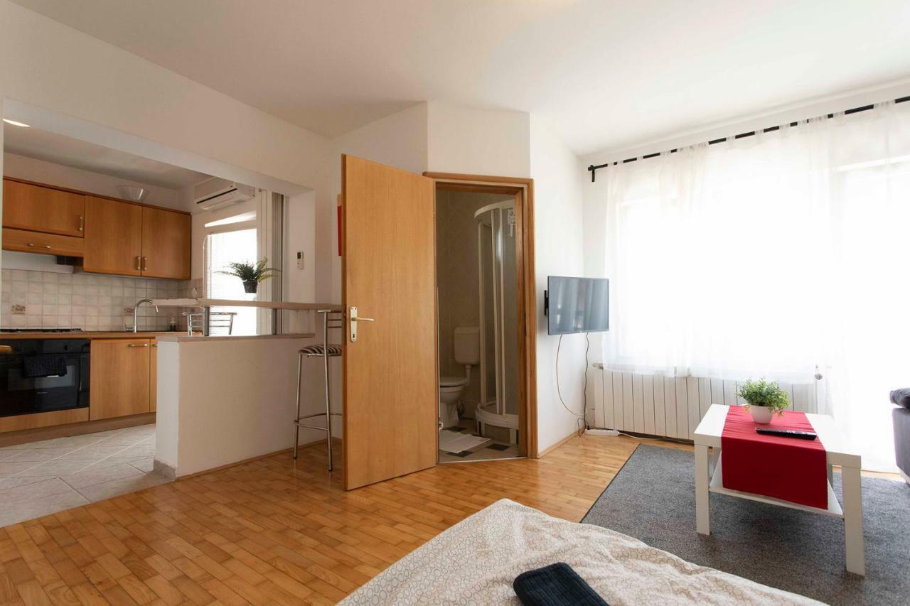 Studio Apartman Natali ซาเกร็บ ภายนอก รูปภาพ